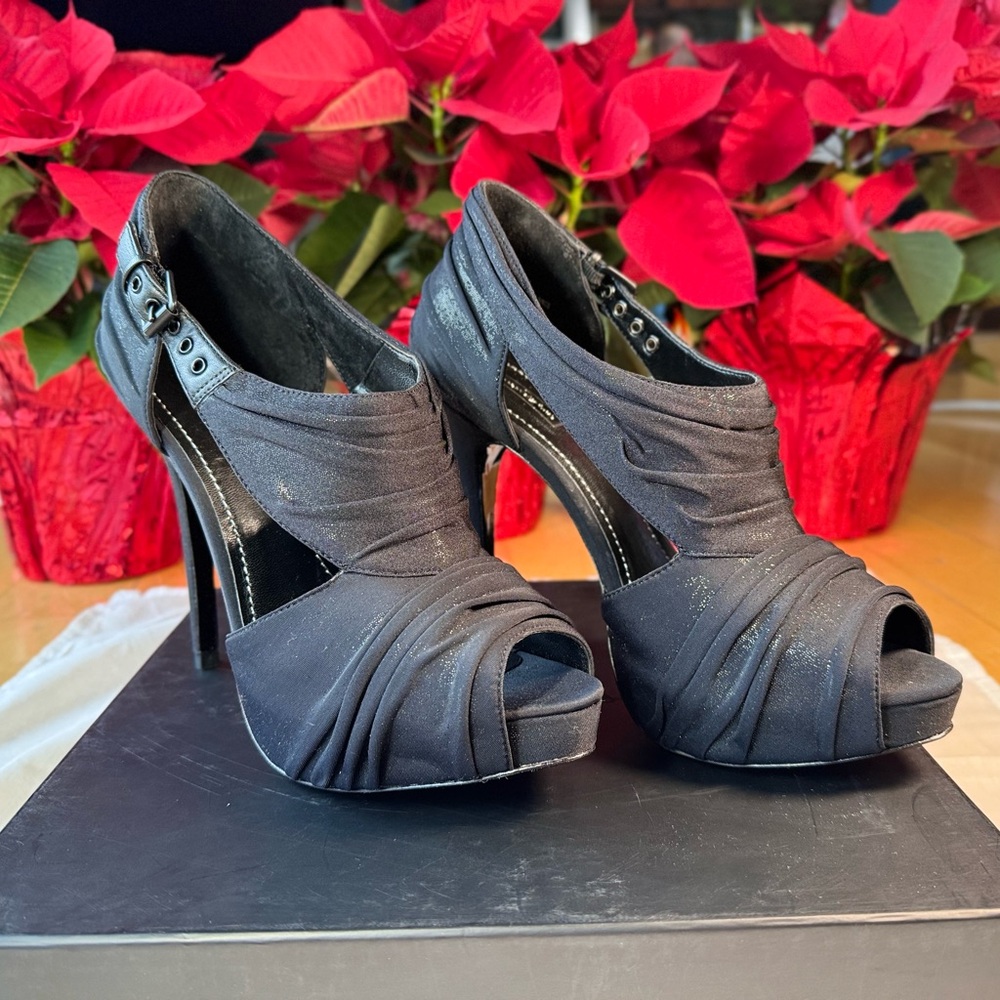 Report Signature Black Women's Heels